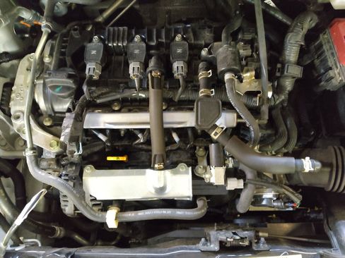 Used 2025 Nissan Versa S w/ Trunk Package image 30