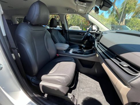 Used 2026 Kia Carnival FWD image 34