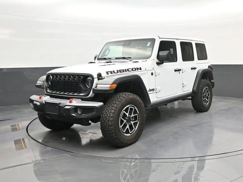 Used 2025 Jeep Wrangler Unlimited Rubicon w/ Convenience Group AWD/4WD image 3