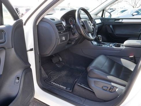 Used 2012 Volkswagen Touareg VR6 AWD/4WD image 12