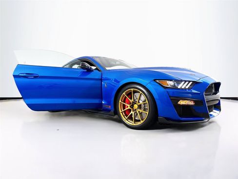Used 2020 Ford Mustang Shelby GT500 w/ Carbon Fiber Track Pack RWD image 37