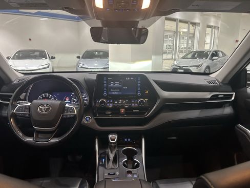 Used 2022 Toyota Highlander XLE image 13