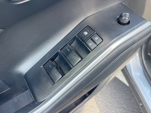 Used 2023 Toyota Highlander XLE image 8