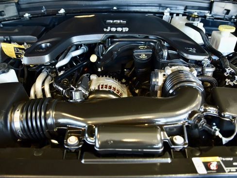 Used 2021 Jeep Gladiator Sport AWD/4WD image 27