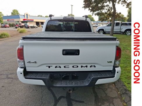 Used 2016 Toyota Tacoma Limited w/ Towing Package AWD/4WD image 7