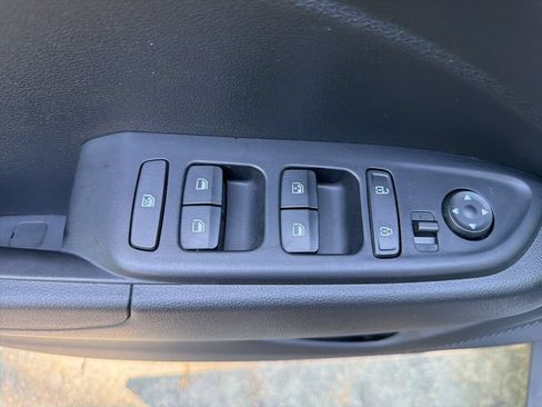 Certified 2023 Hyundai Venue SEL FWD image 18