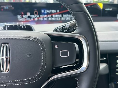 New 2026 Lincoln Navigator Premiere AWD/4WD image 24