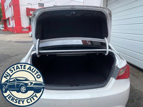 Used 2011 Hyundai Sonata GLS FWD image 6