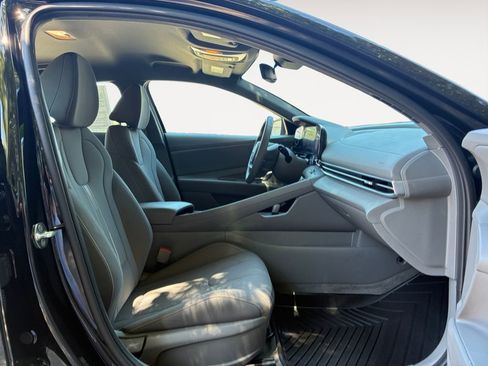 Used 2023 Hyundai Elantra SEL w/ Convenience Package FWD image 15