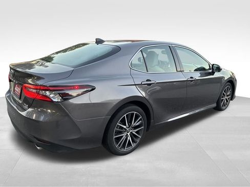 Used 2021 Toyota Camry XLE image 5
