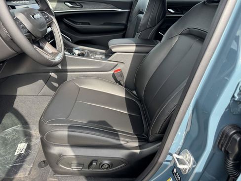 New 2026 Jeep Grand Cherokee L Limited AWD/4WD image 17