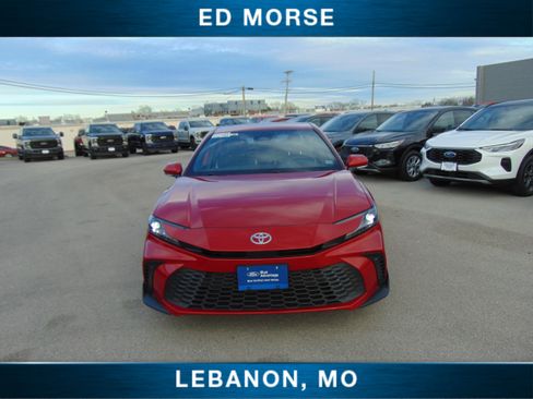 Used 2025 Toyota Camry SE image 3