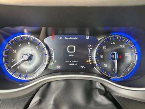 Used 2025 Chrysler Pacifica Select FWD image 29