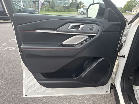 Used 2025 Ford Explorer ST AWD/4WD image 16