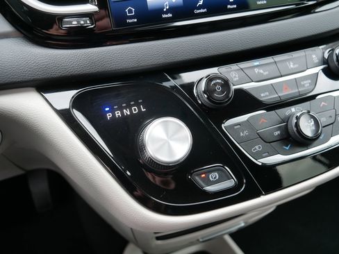 Used 2024 Chrysler Pacifica Touring-L FWD image 24