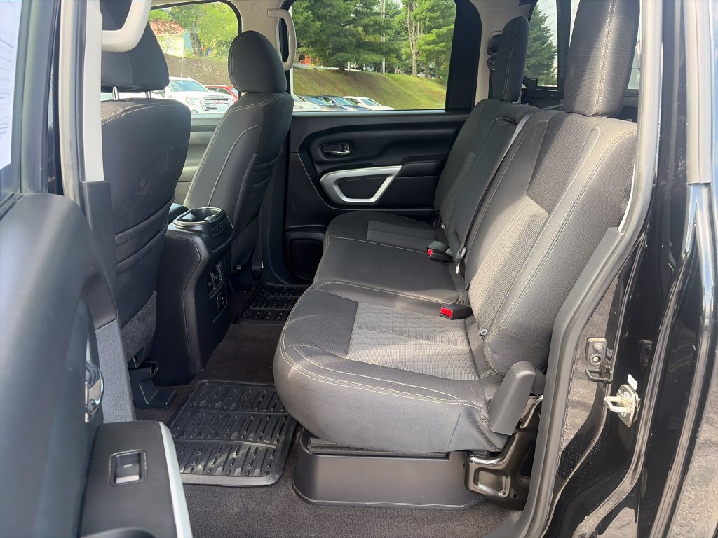 Used 2018 Nissan Titan SV w/ SV Convenience Package AWD/4WD image 25