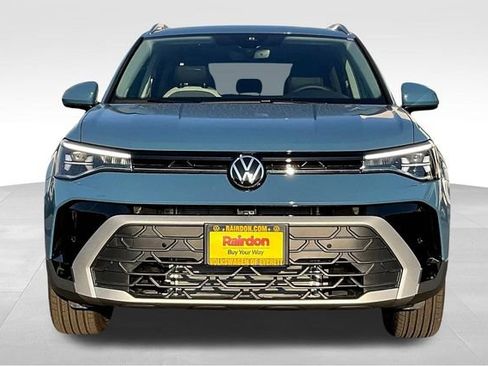 New 2025 Volkswagen Taos SE image 15