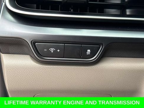 Used 2025 Kia Carnival FWD image 33