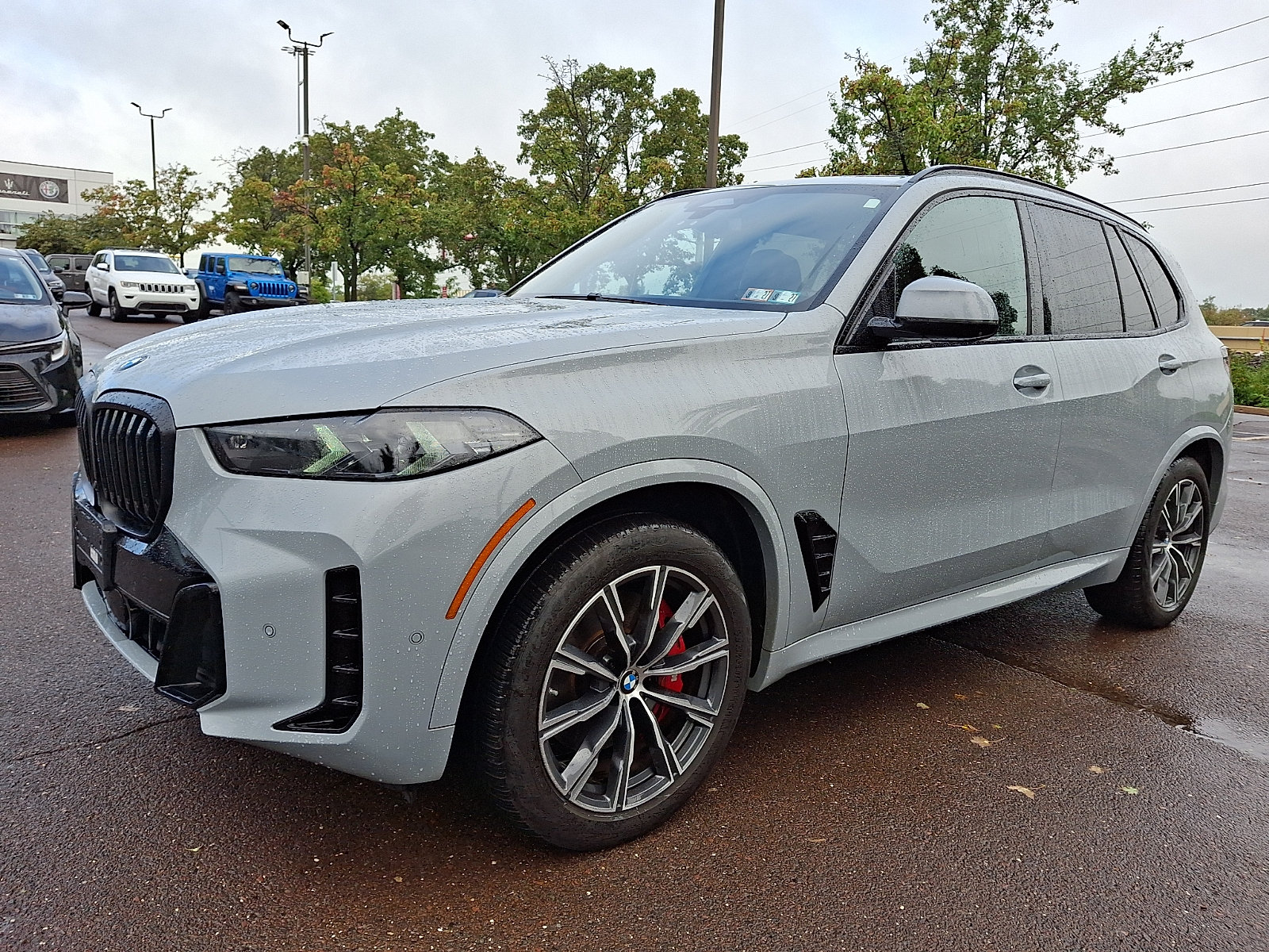 Used 2024 BMW X5 xDrive40i w/ M Sport Package AWD/4WD image 3
