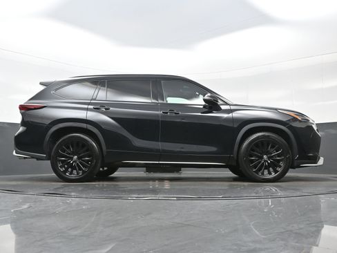 Used 2024 Toyota Highlander XSE AWD/4WD image 30