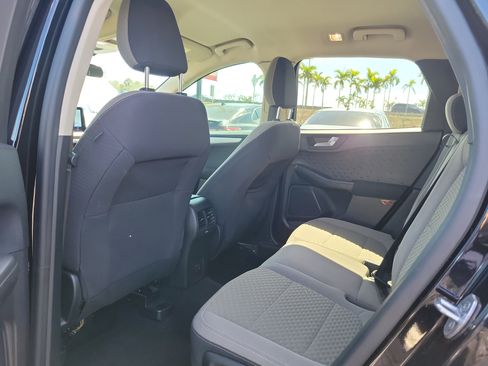 Used 2020 Ford Escape SE image 17