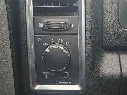 Used 2024 RAM 1500 Classic SLT image 21