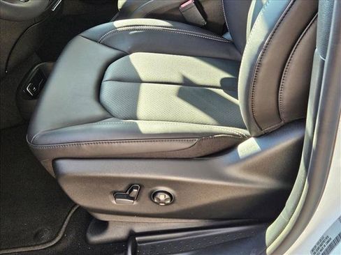 New 2026 Chrysler Pacifica Select w/ S Appearance Package FWD image 4