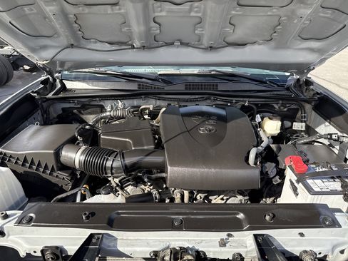 Used 2020 Toyota Tacoma SR5 image 30