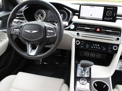 Used 2025 Genesis G70 2.5T RWD image 3