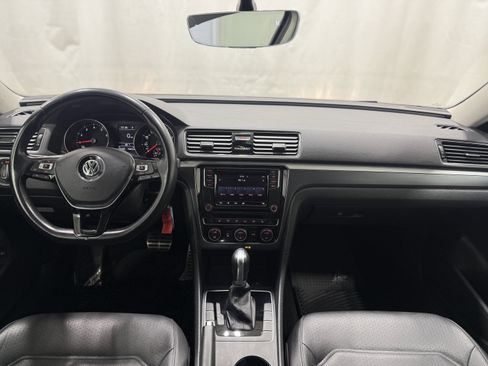 Used 2018 Volkswagen Passat 2.0T R-Line image 21