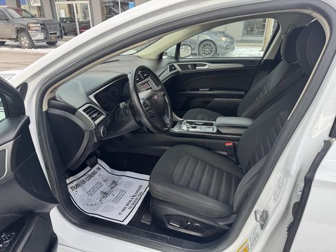 Used 2017 Ford Fusion SE image 7