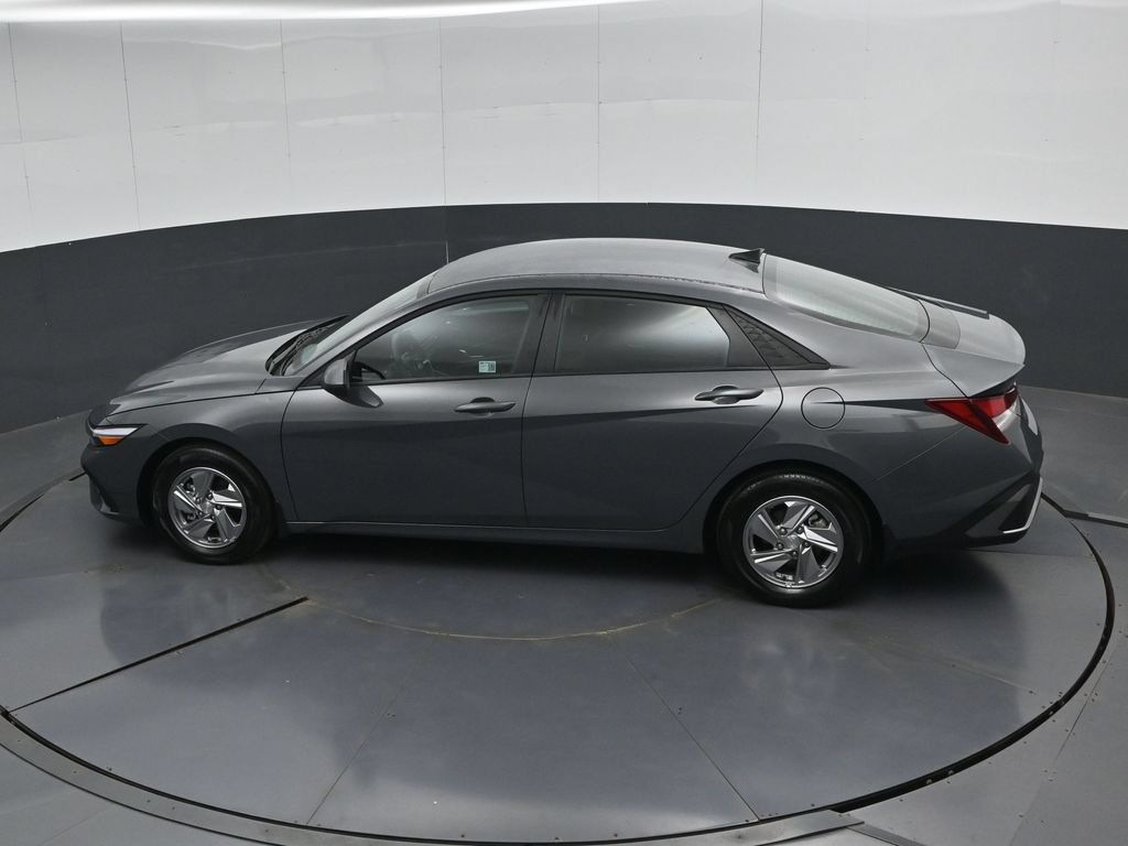 Used 2025 Hyundai Elantra SE FWD image 48
