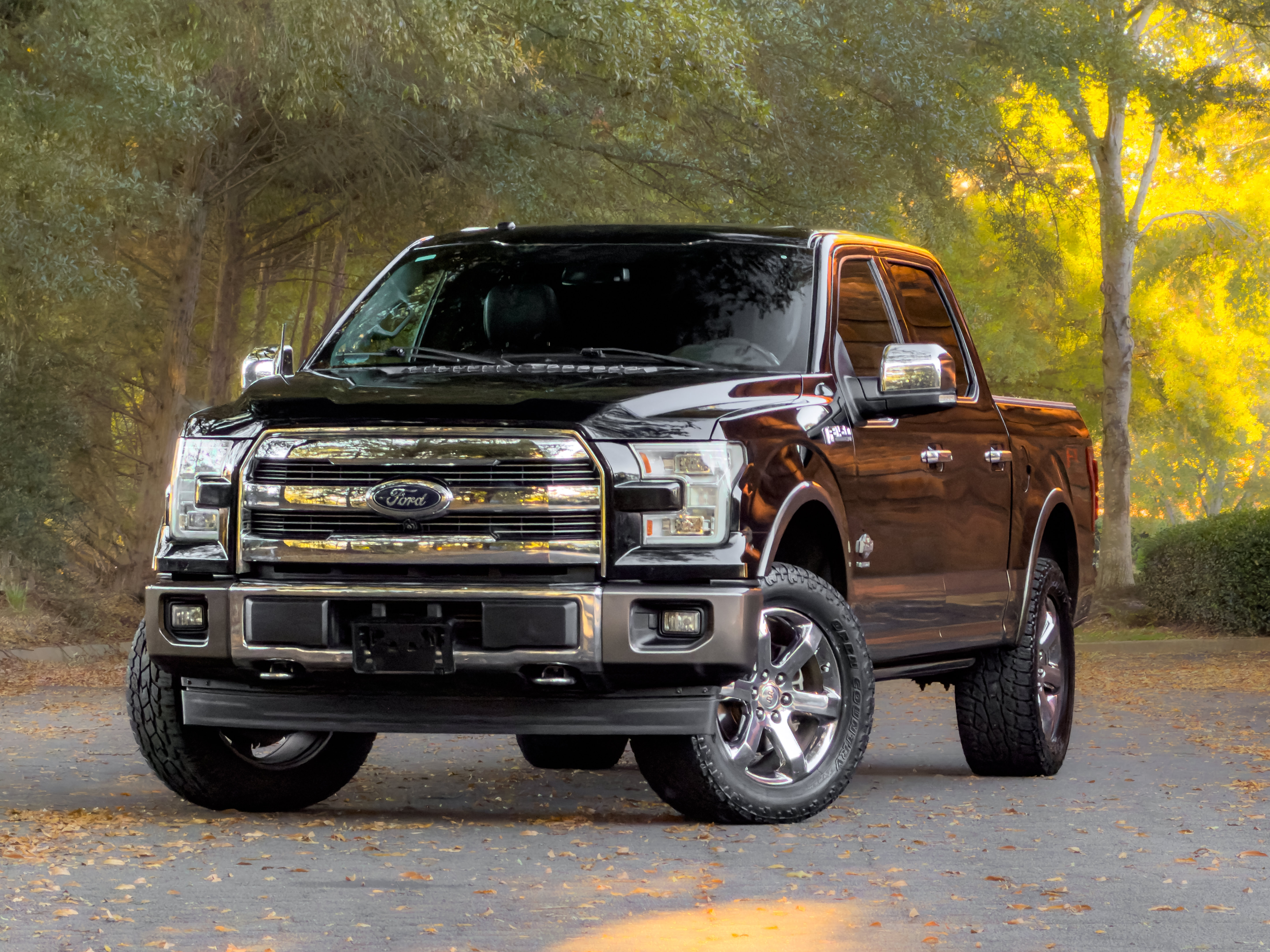 Used 2017 Ford F150 King Ranch w/ Equipment Group 601A Luxury AWD/4WD image 2