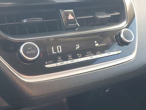 Used 2025 Toyota Corolla LE image 27