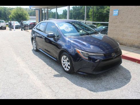 Used 2025 Toyota Corolla LE FWD image 1