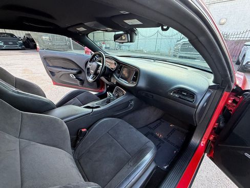 Used 2018 Dodge Challenger R/T Scat Pack w/ Leather Interior Group RWD image 14