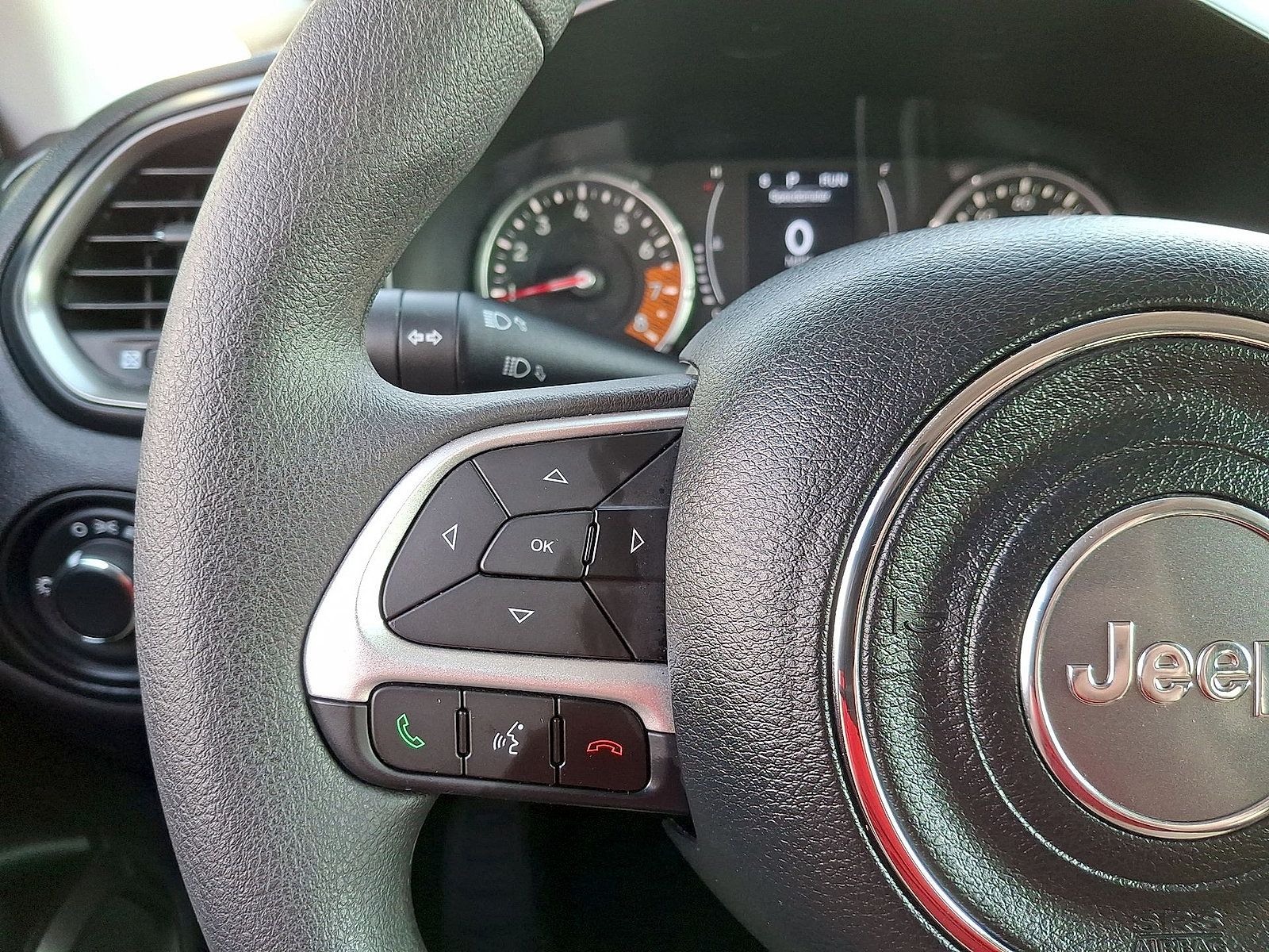 Used 2023 Jeep Renegade Latitude AWD/4WD image 17