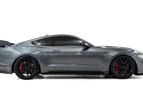 Used 2021 Ford Mustang Shelby GT500 w/ Technology Package RWD image 5