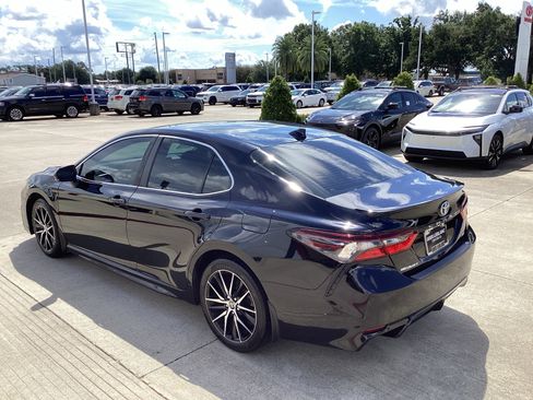 Used 2023 Toyota Camry SE FWD image 5
