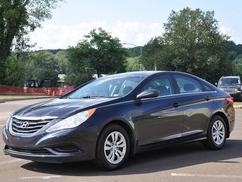 Used 2013 Hyundai Sonata GLS FWD image 2