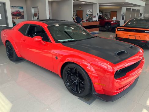 Used 2022 Dodge Challenger SRT Hellcat RWD image 3