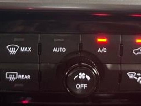 Used 2025 Jeep Compass Limited AWD/4WD image 31