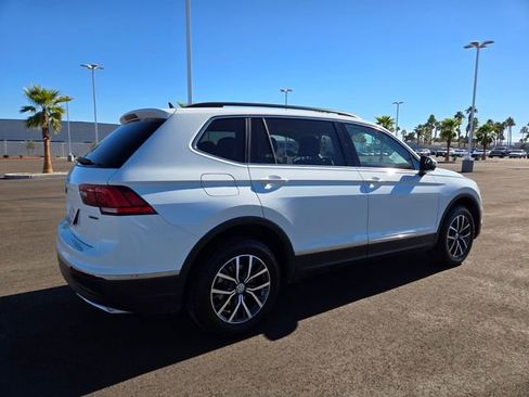 Used 2020 Volkswagen Tiguan SE w/ Panoramic Sunroof Package image 4