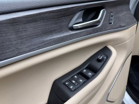 Used 2022 Jeep Grand Cherokee L Limited image 11