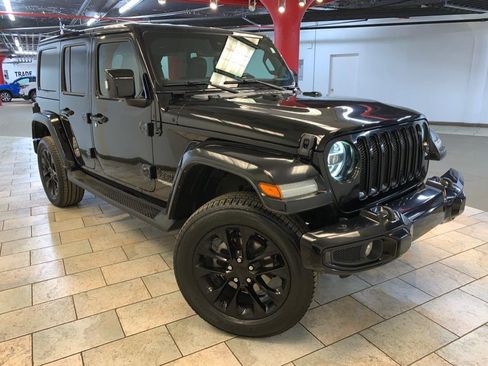 Used 2022 Jeep Wrangler Unlimited Sahara AWD/4WD image 4