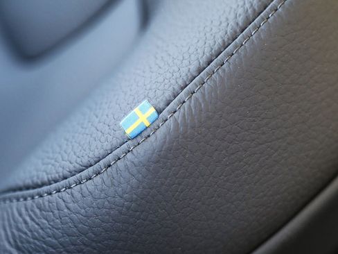 New 2025 Volvo XC60 T8 Plus w/ Climate Package image 27