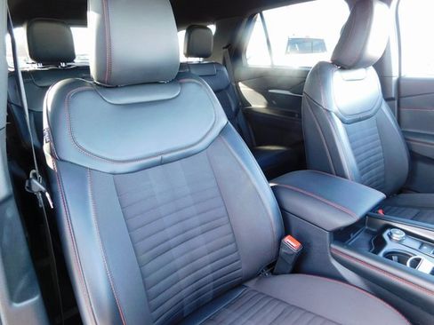 Used 2025 Ford Explorer ST-Line w/ ST-Line Street Pack image 20