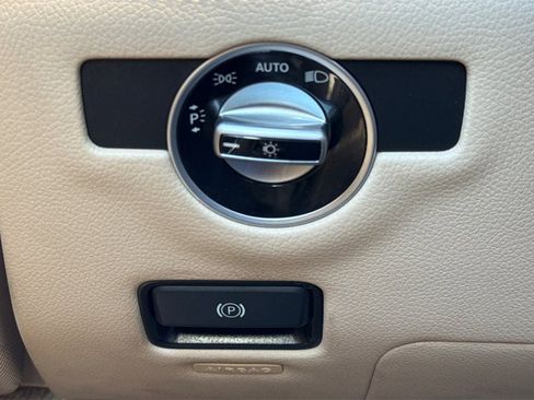 Used 2020 Mercedes-Benz SL 550 image 31