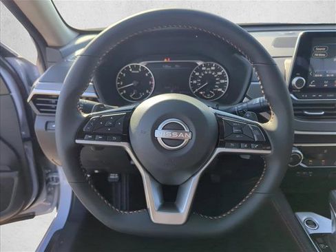 New 2025 Nissan Altima 2.5 SR image 18