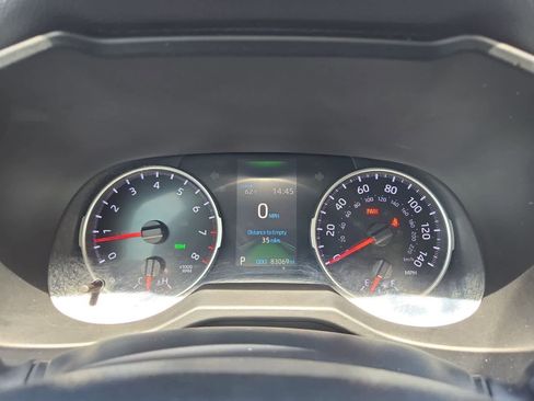 Used 2020 Toyota RAV4 XLE Premium FWD image 32